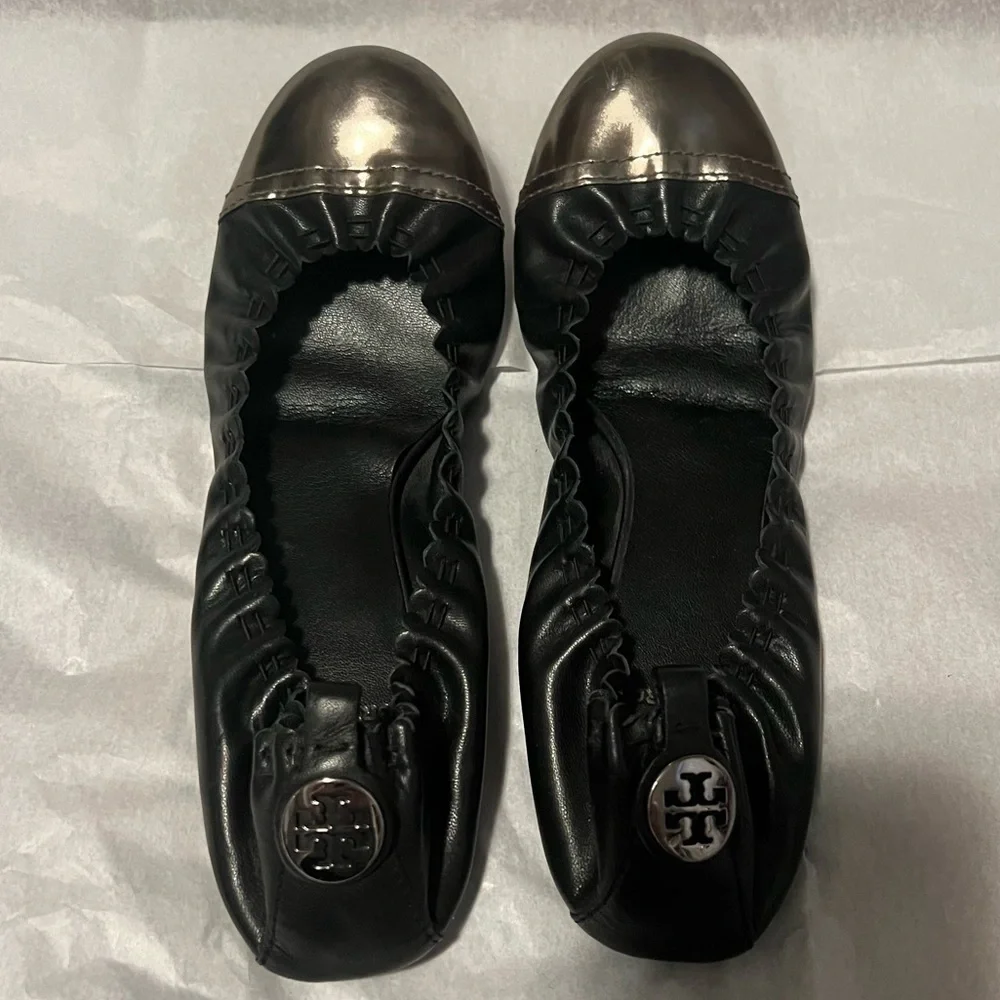 Tory Burch Abbey Elastic Back Ballet Flat Silver/pewter metallic toe black sz 8M